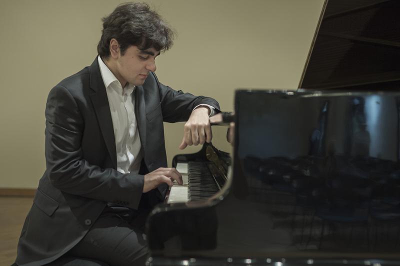 "მას არ შეუძლია მუსიკის გარეშე ცხოვრება" - 18 წლის ქართველი პიანისტი, რომელიც აშშ-ს ორმა საუკეთესო სასწავლებელმა მიიღო